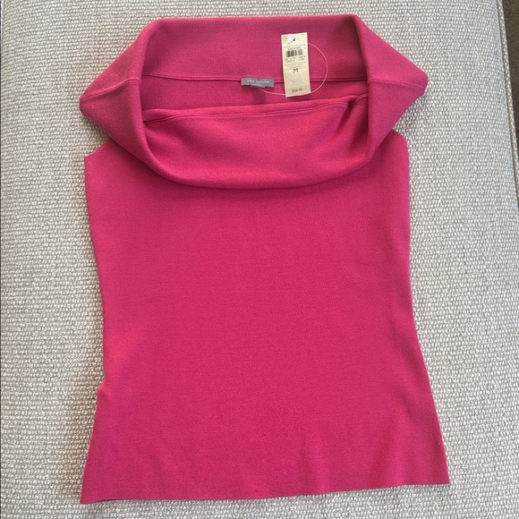 Off-the-Shoulder Fuchsia Knit Tank Top
Ann Taylor Size M - Picture 3 of 3